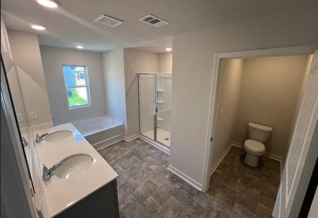 Building Photo - 817 HighGrove Wy