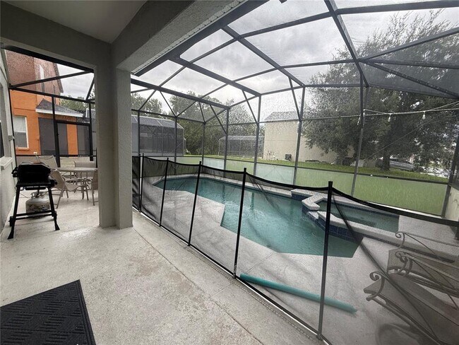 Building Photo - 1675 Royal Ridge Dr