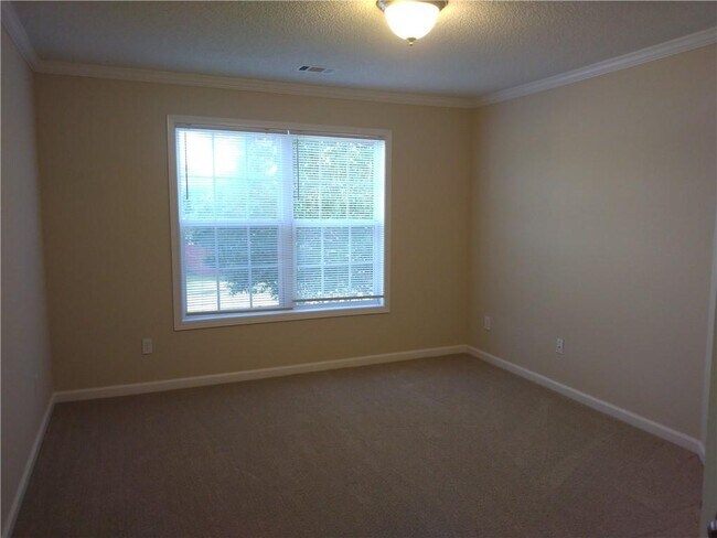 Building Photo - 131 Peachtree Glen Dr