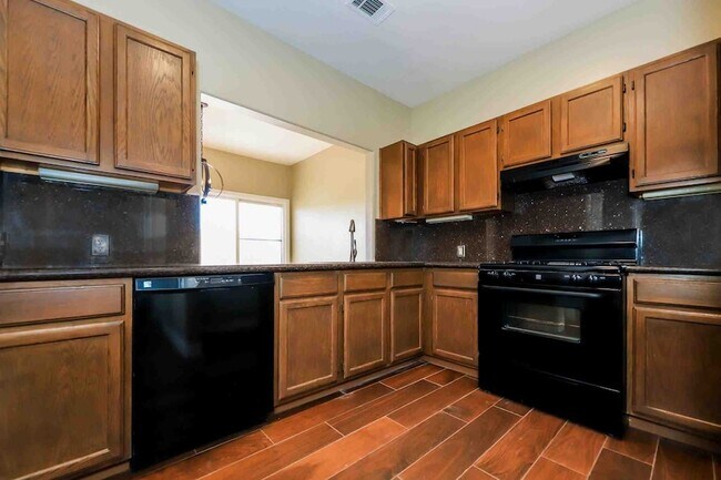 Building Photo - 2445 Monarch Dr