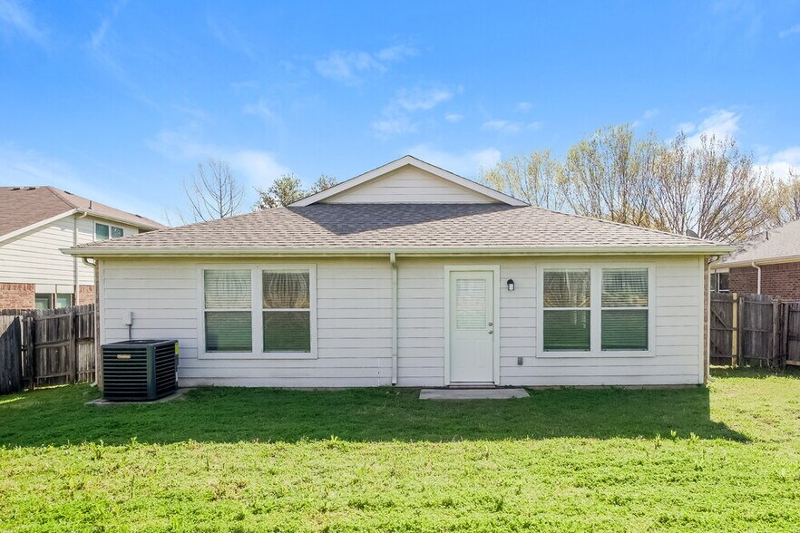 Building Photo - 4700 Rhone Dr