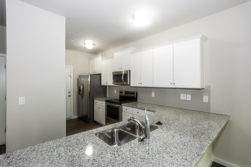 Building Photo - 9221 Treyburn Dr