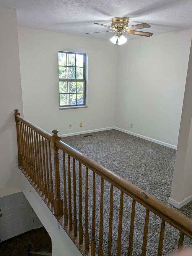 Building Photo - 1117 Elkader Ct S