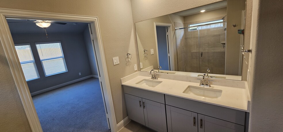 Master Bath - 812 Martell Rd