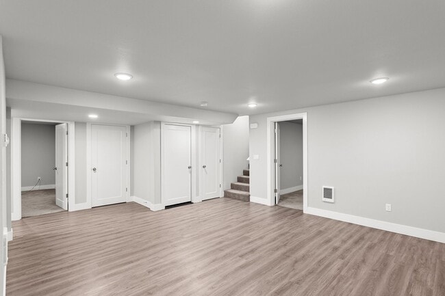 Building Photo - 5535 SE 57th Ave