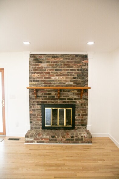 Building Photo - 200 Sewanee Cir