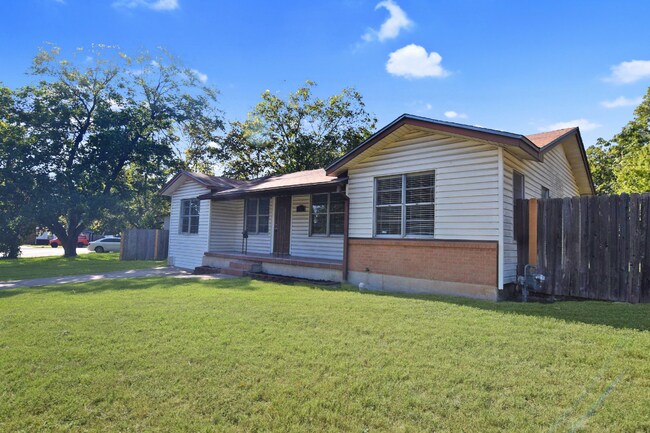 Building Photo - 311 Crockett Dr