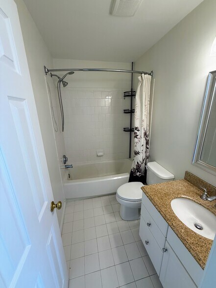 Building Photo - 6020 Lincolnia Rd