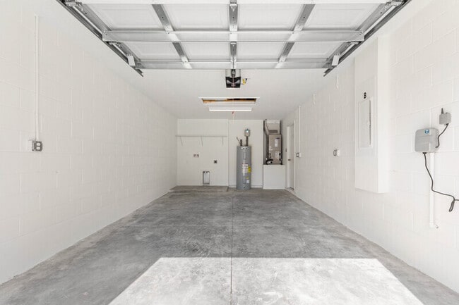 Building Photo - 13 Squadron Pl