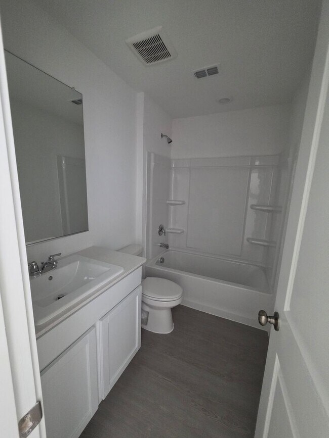 Building Photo - New Build Perfection: 3 Bedroom, 2.5 Bath ...