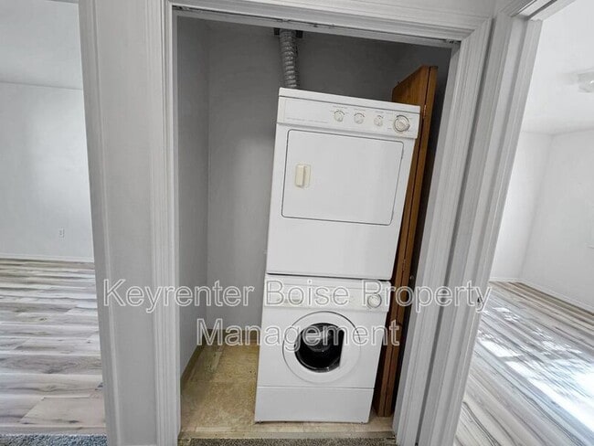 Building Photo - 254 Elbridge St E