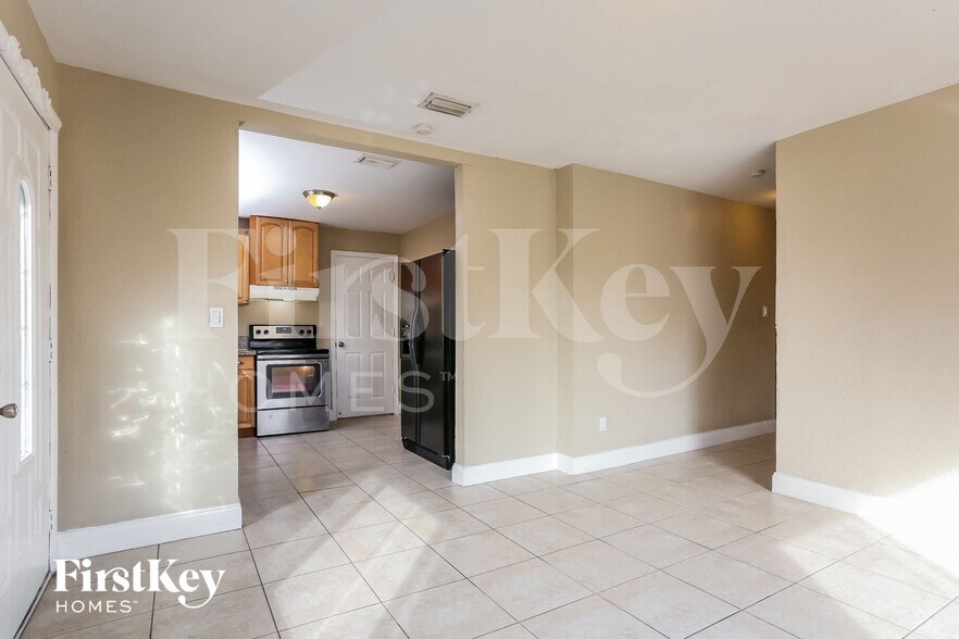 Building Photo - 4030 NW 8th Terrace