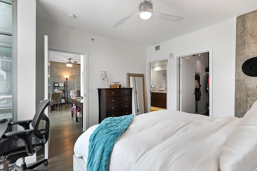 Building Photo - 800 The Mark Ln