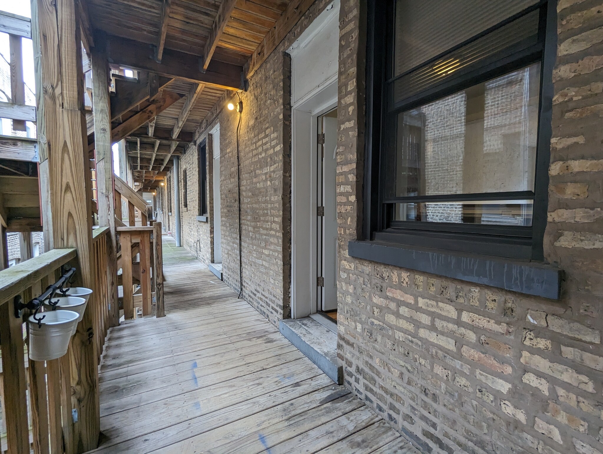 Building Photo - 4417 N Wolcott Ave