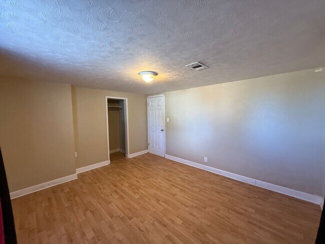 Building Photo - Beautifully Updated Home near Federal & Al...