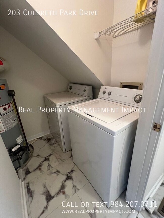 Building Photo - 203 Culbreth Park Dr