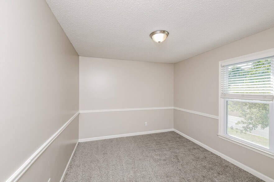 Building Photo - 4000 Kingsland Cove