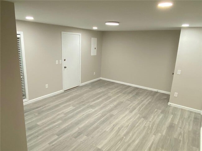 Building Photo - 1806 Queen Anne Ct