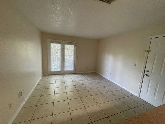 Building Photo - 2550 N Alafaya Trail
