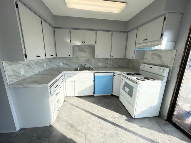 Building Photo - 847/849 3rd St.