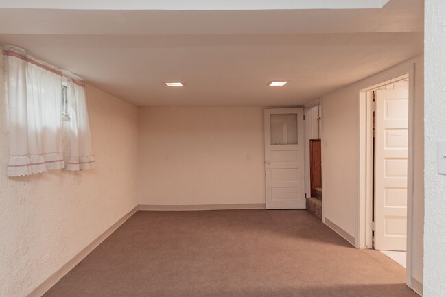 Building Photo - 446 E St