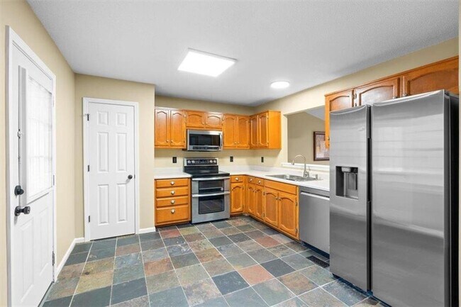 Building Photo - 585 Bethany Woods Dr