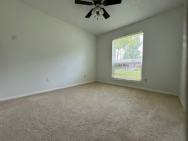 Building Photo - 5018 Ash Ct