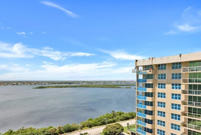 Building Photo - 5420 N Ocean Dr