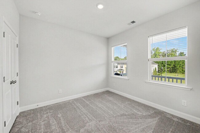 Building Photo - 104 Hawthorne Landing Dr