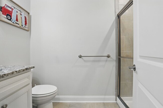 Building Photo - Spacious 5 Bedroom Home in Richmond Hill’s Waterways Community