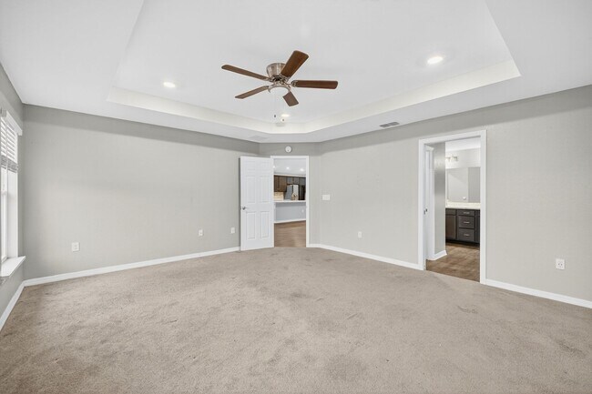 Building Photo - New Spacious 4 Bed - W/Amenities!