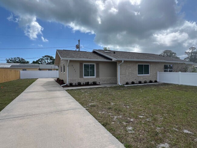 Building Photo - 5173 Pineland Ave