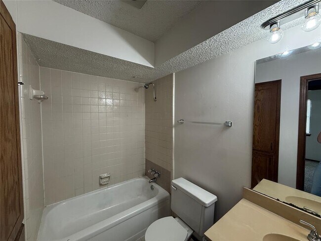Building Photo - 7109 NW 117th Terrace