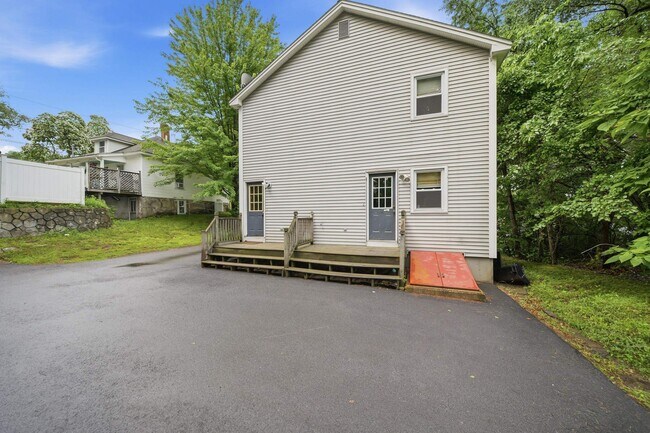 Building Photo - 33 Elwood Ave