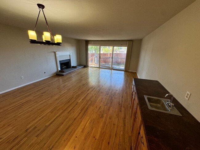 Building Photo - Lovely home in the Villas Community - Age Restricted Community 55+