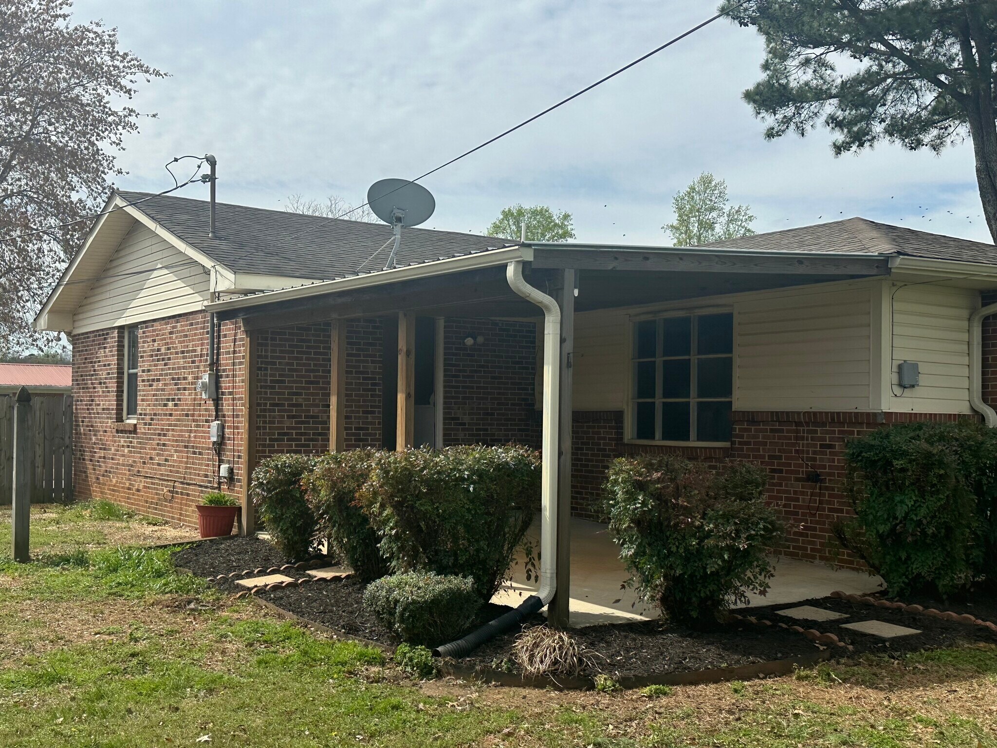 Building Photo - 18516 Elles Dr