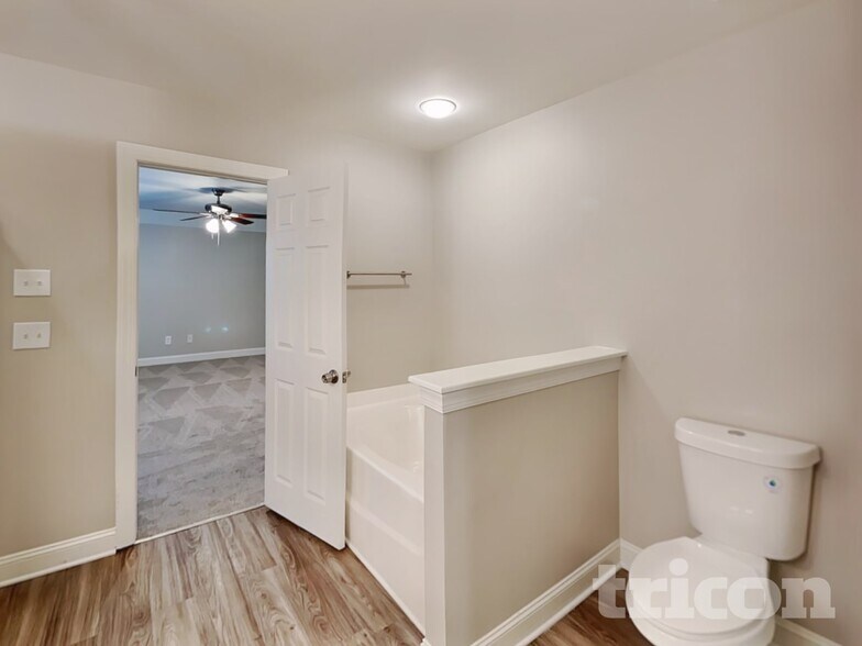 Building Photo - 1100 Bungalow Dr