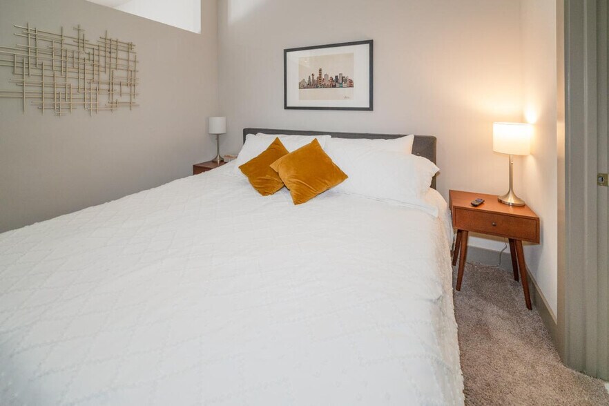 Building Photo - 1251 State St