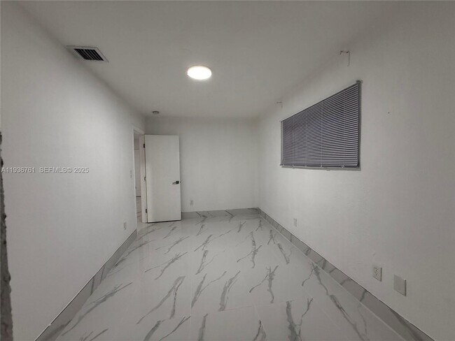 Building Photo - 2796 SW 34th Ct