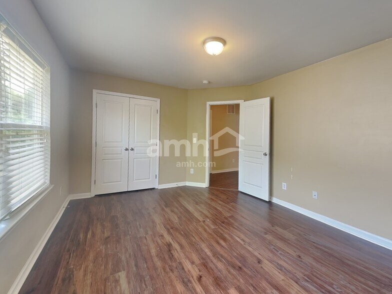 Building Photo - 409 Stobhill Ln