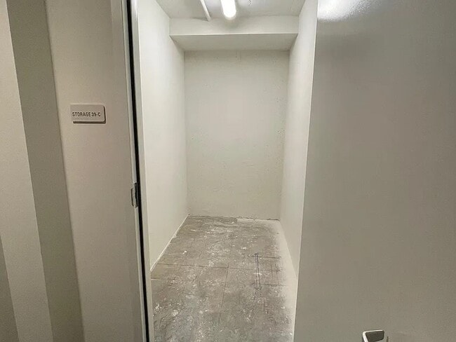 Building Photo - 988 Halekauwila St