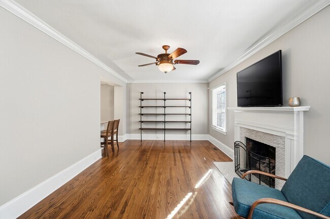 Building Photo - Historic Wesley Heights Home | Walkable to Uptown | 2 Primary Suites