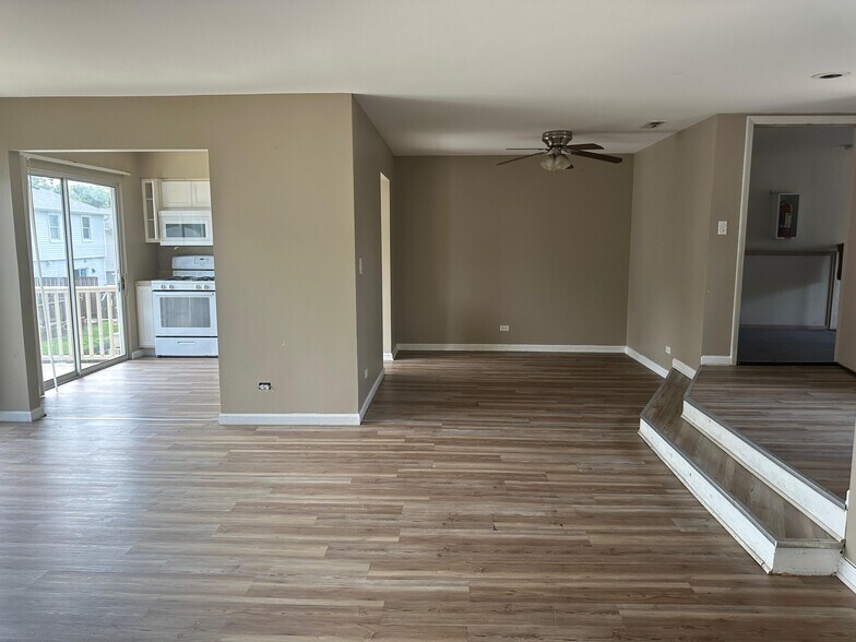Building Photo - 320 Springlake Ln