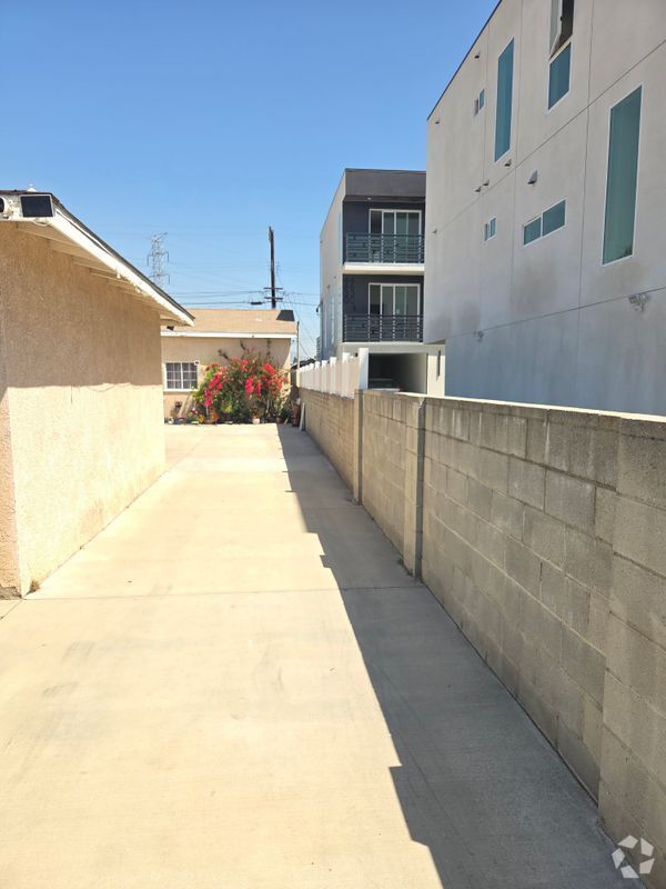 Building Photo - 6636 Camellia Ave