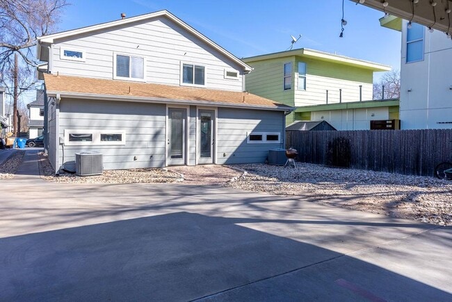 Building Photo - 1403 W 51st St