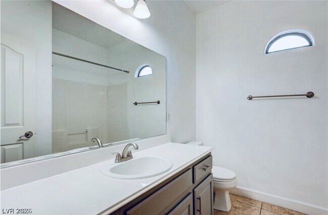 Building Photo - 128 Tilbury Ave