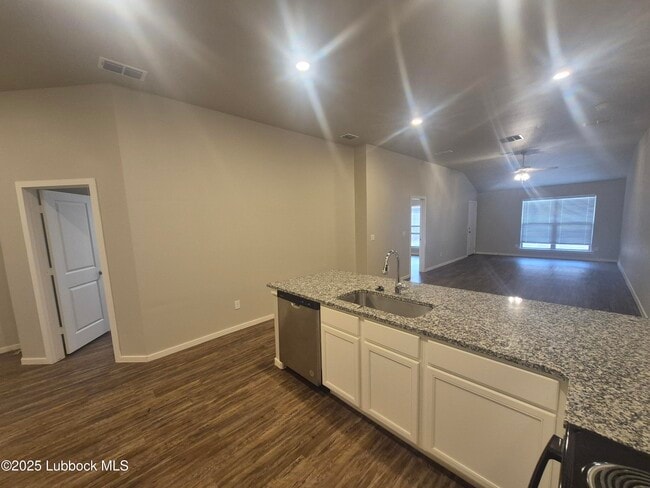 Building Photo - 2109 N Jayton Ave