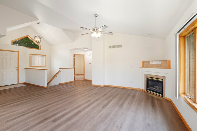 Building Photo - 8 Redtail Ct