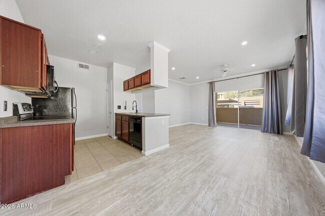 Building Photo - 16013 S Desert Foothills Pkwy