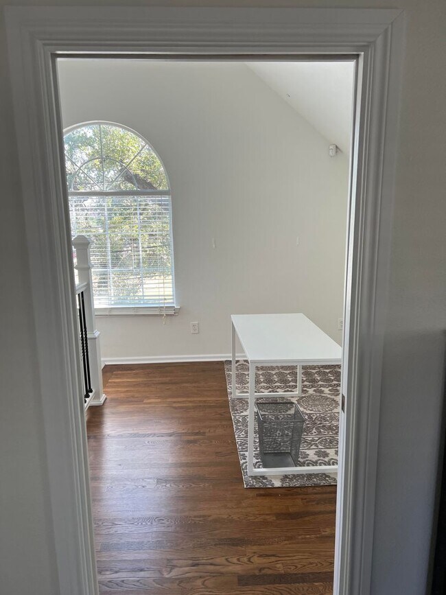 Building Photo - 2404 Thornton Rd